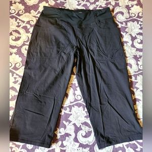 Mountain Hardware capris w size medium